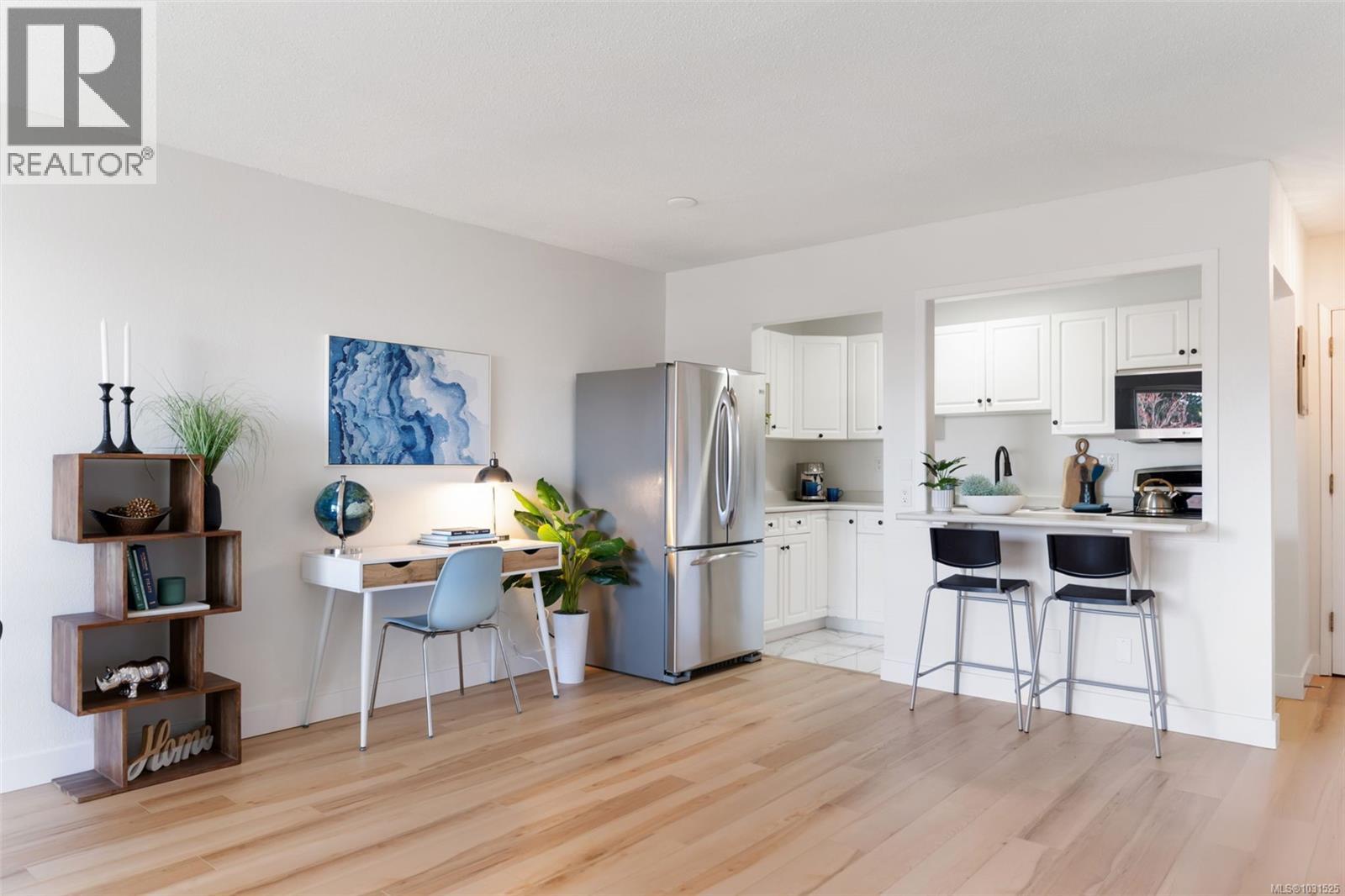 319 1870 McKenzie Avenue, Saanich