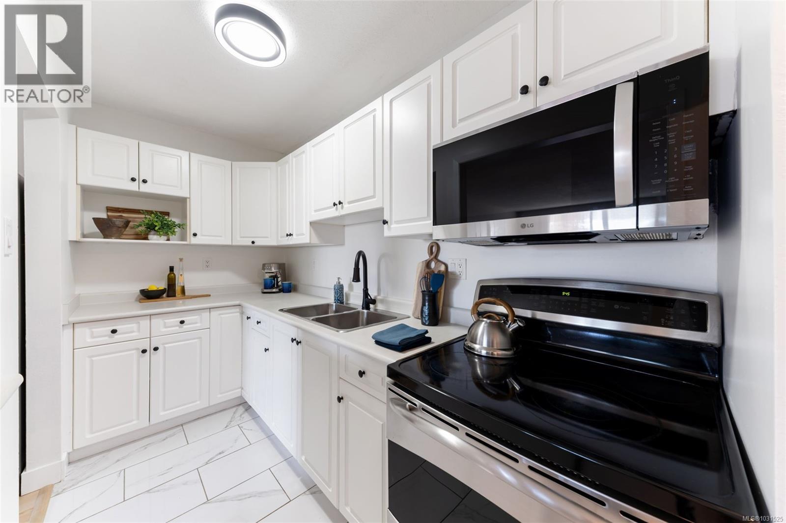 319 1870 McKenzie Avenue, Saanich