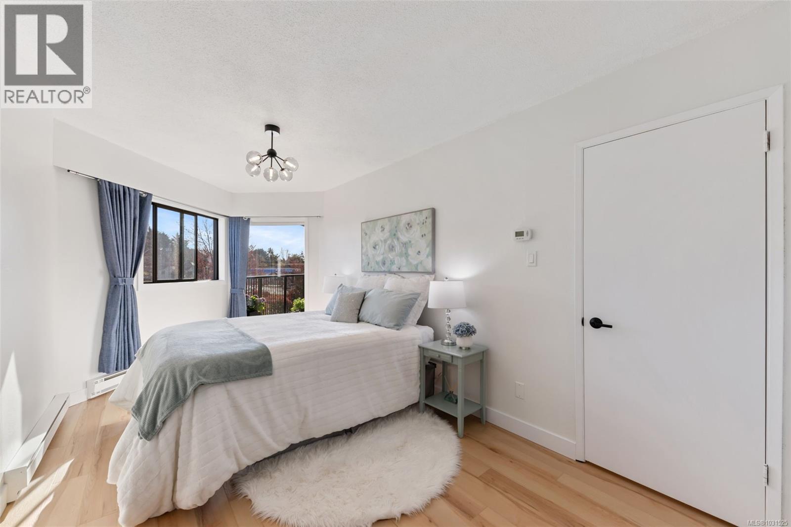 319 1870 McKenzie Avenue, Saanich