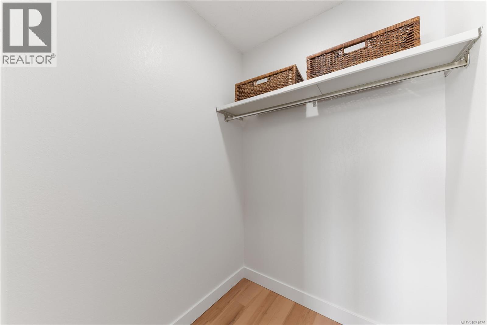 319 1870 McKenzie Avenue, Saanich