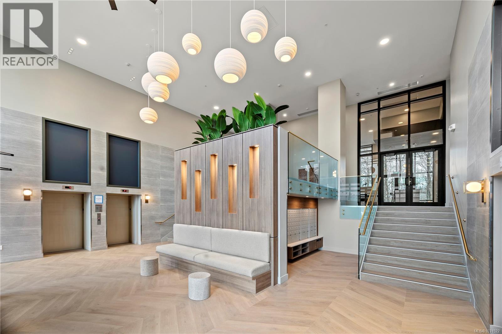 #542 920 REUNION AVE - 26