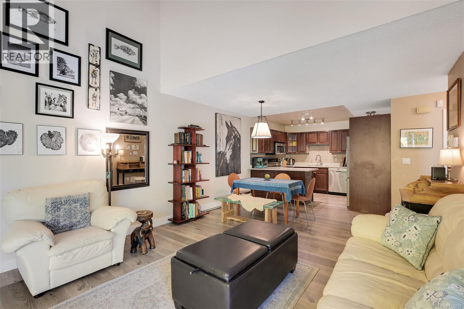 1294 Denman St - 19