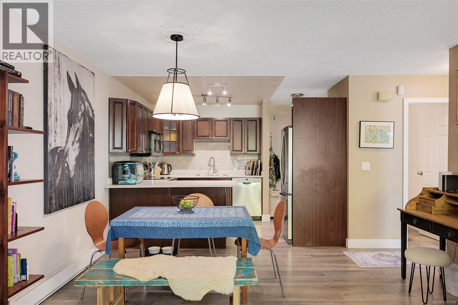 1294 Denman St - 22