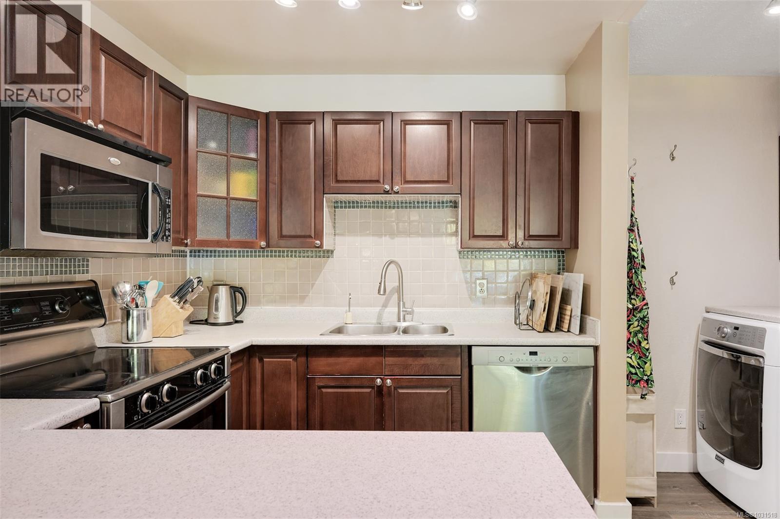 1294 Denman St - 26