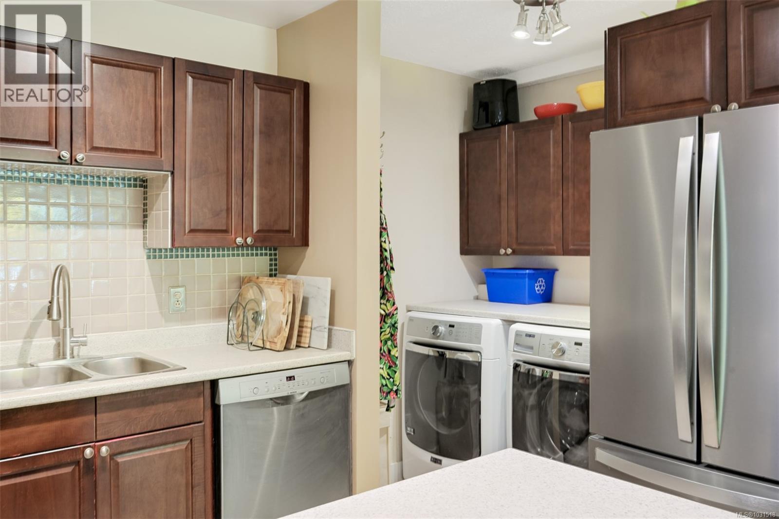 1294 Denman St - 30