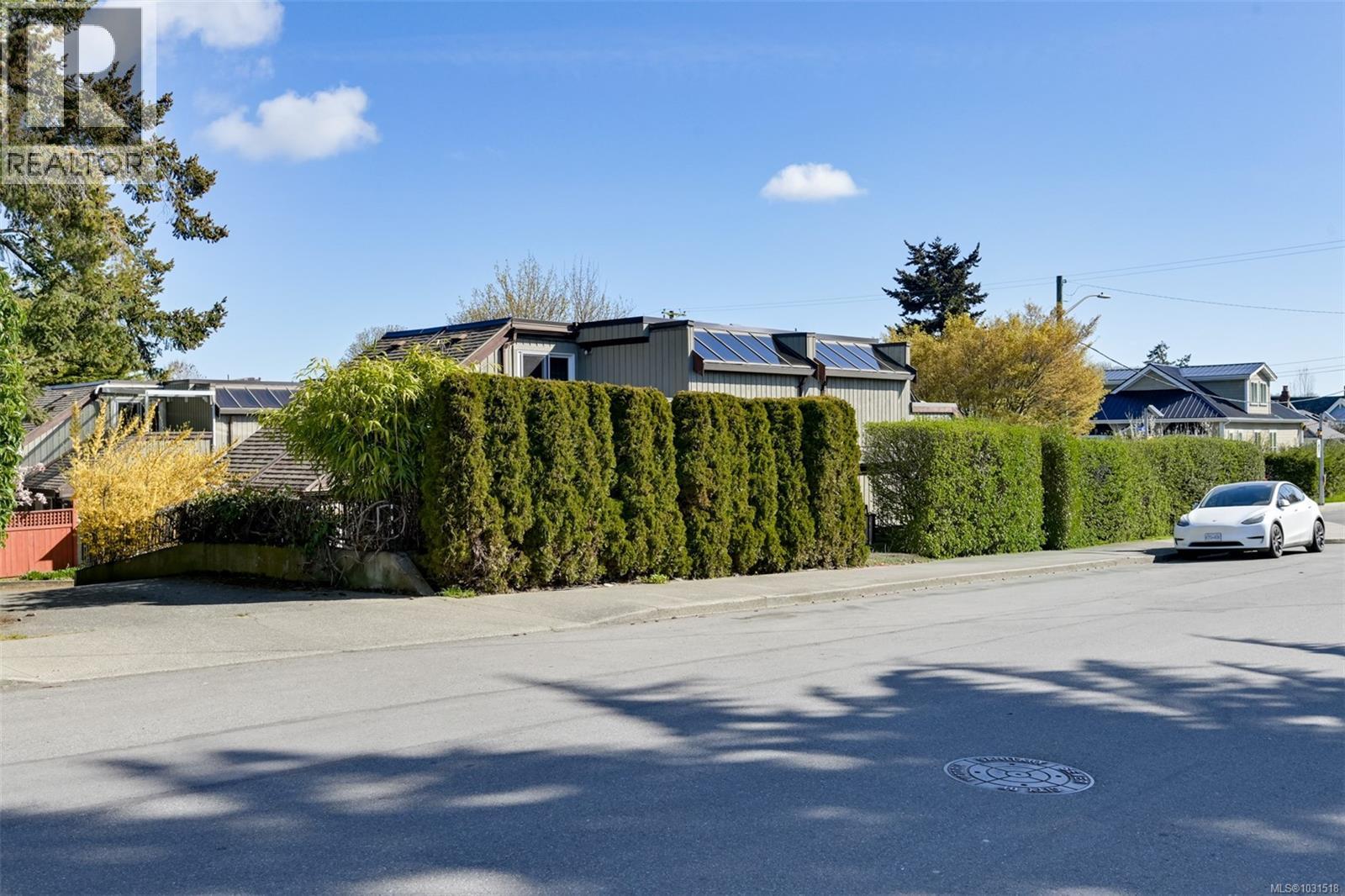 1294 Denman St - 4
