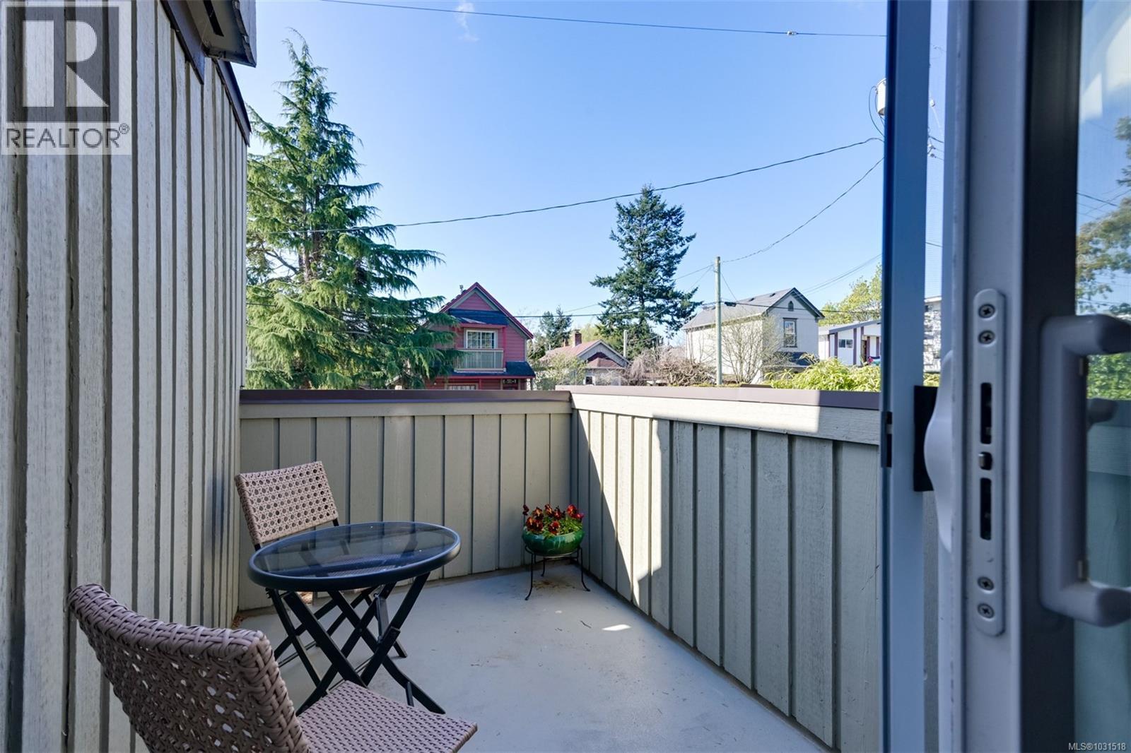 1294 Denman St - 43