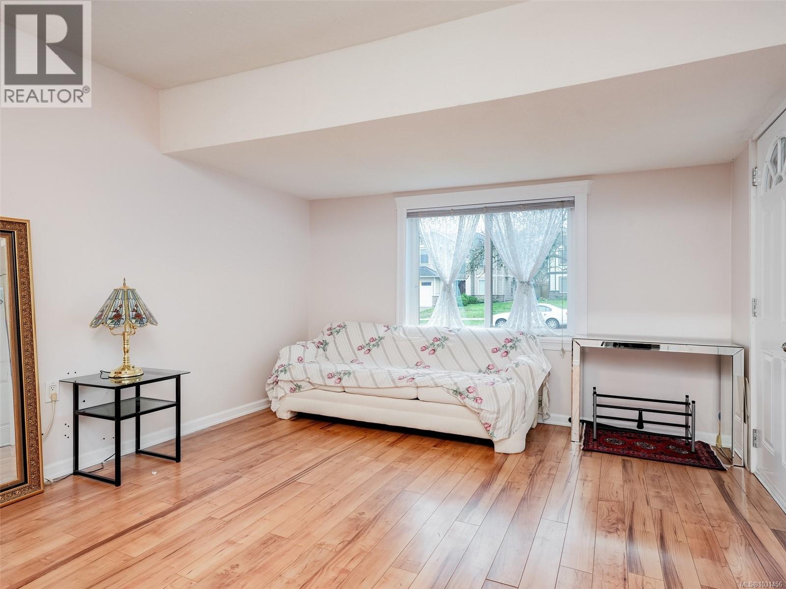 3260 Seaton St - 3