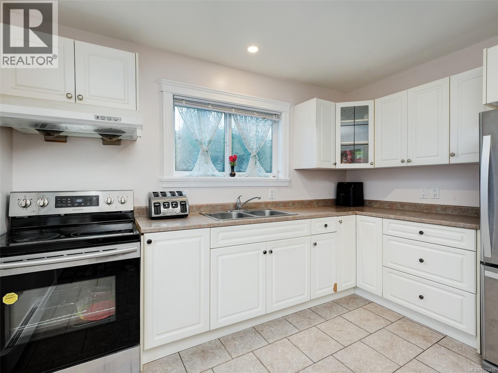  3260 Seaton Street, Saanich