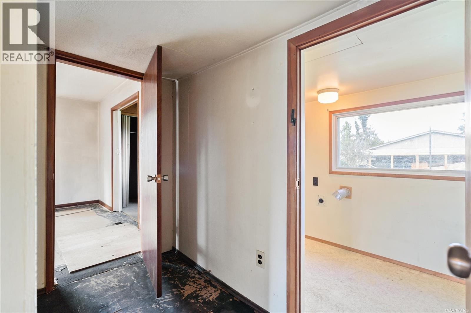  730 Violet Avenue, Saanich