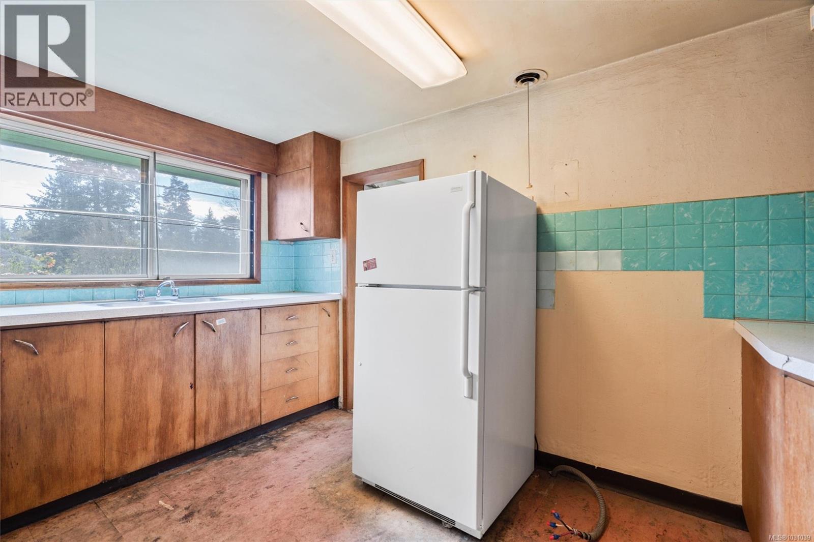  730 Violet Avenue, Saanich