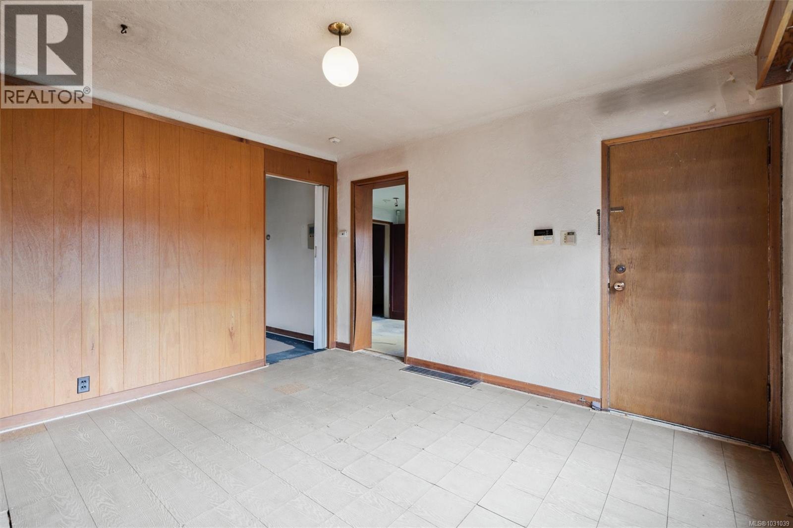  730 Violet Avenue, Saanich