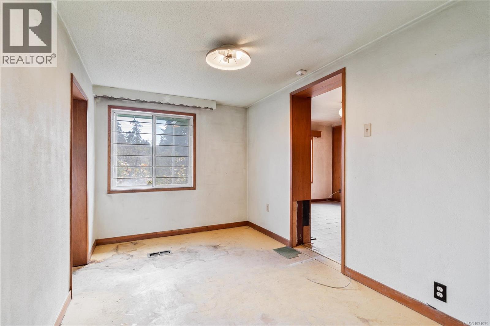  730 Violet Avenue, Saanich