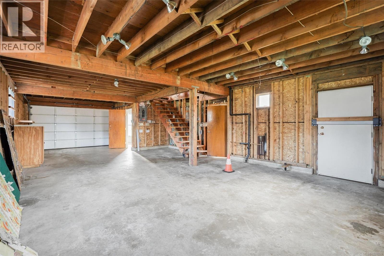  730 Violet Avenue, Saanich