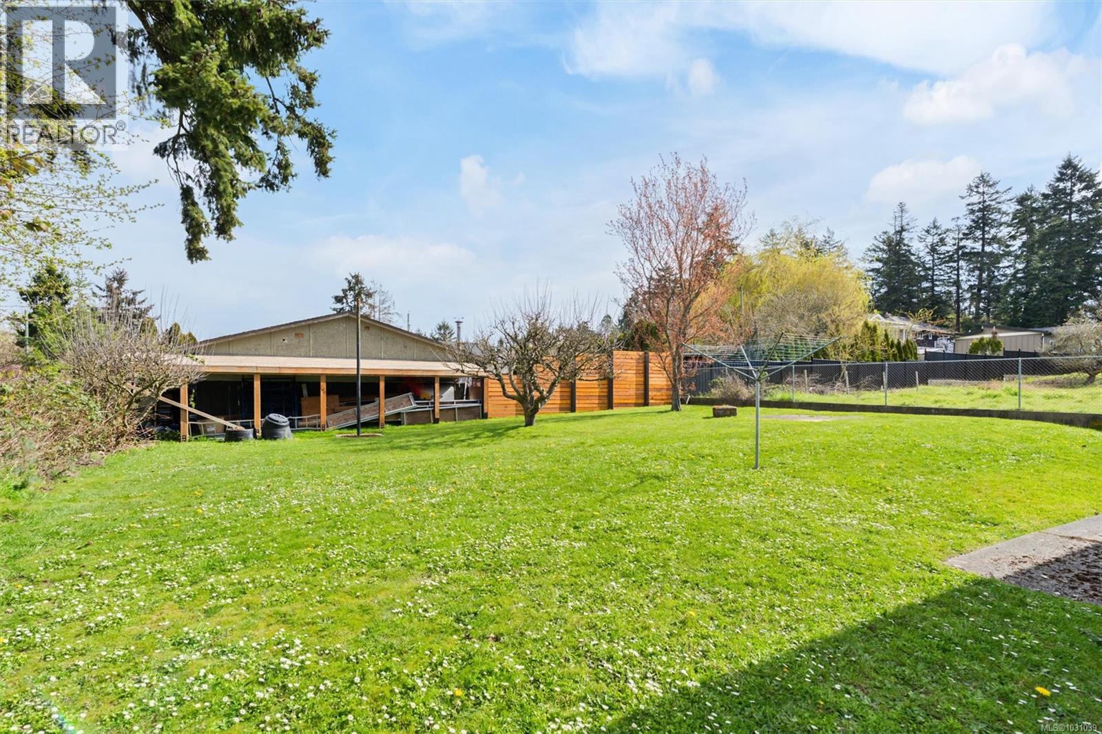  730 Violet Avenue, Saanich