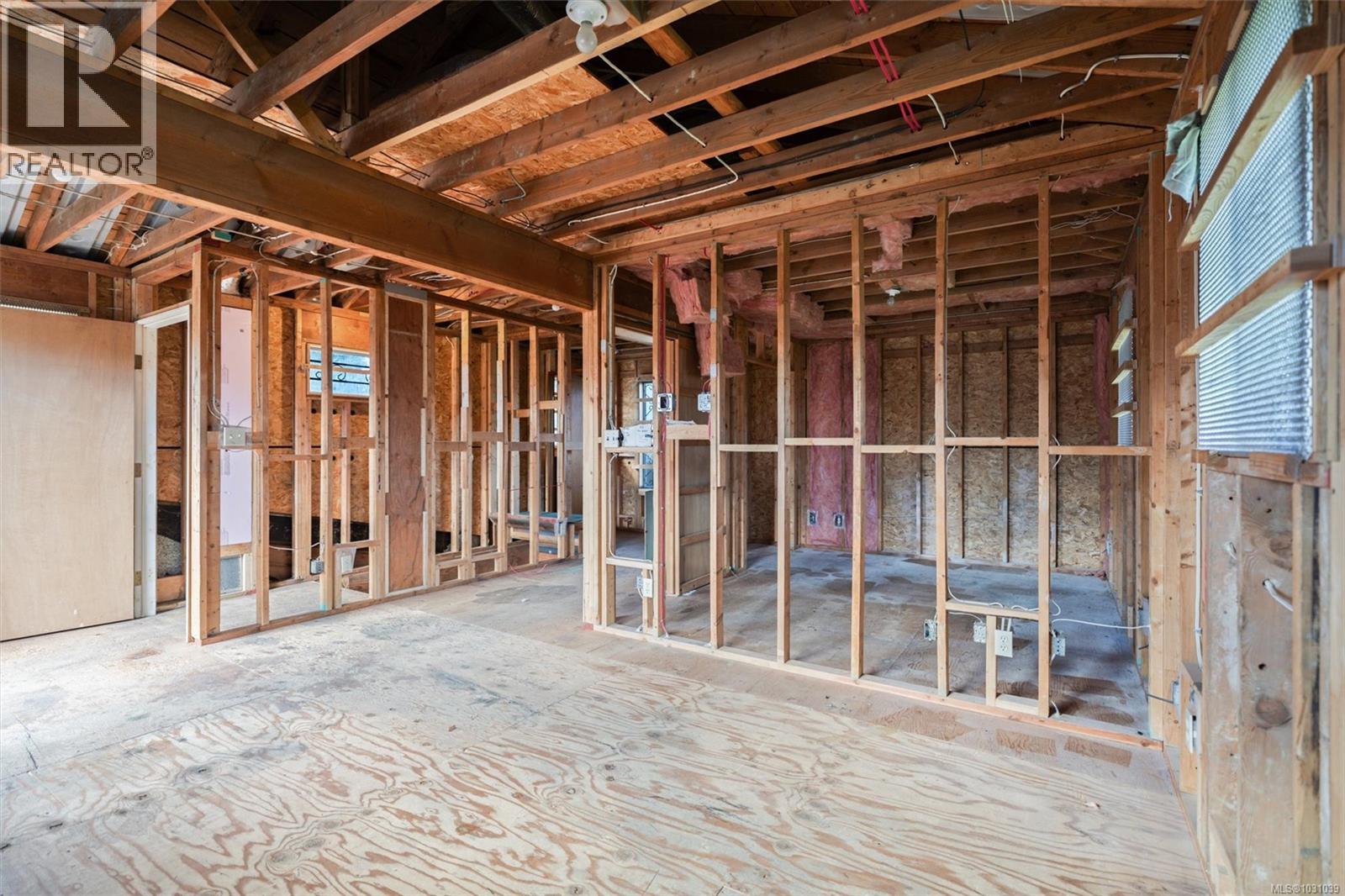  730 Violet Avenue, Saanich