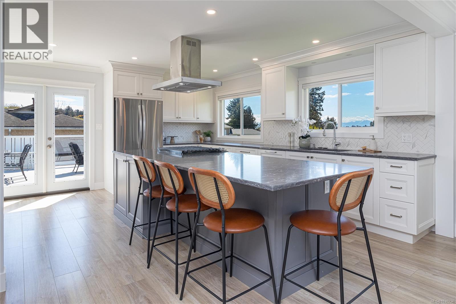  3960 Cherrilee Crescent, Saanich