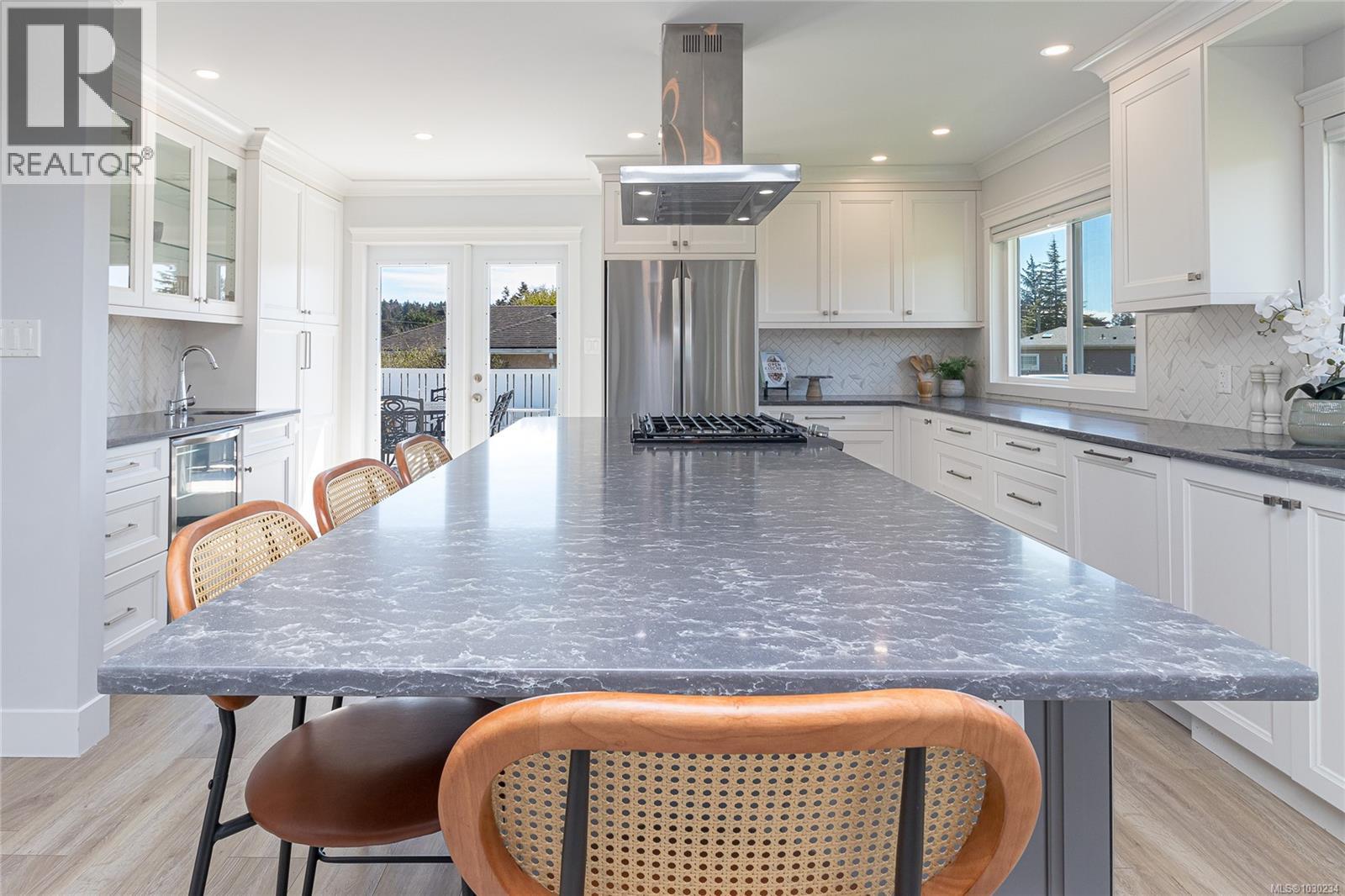  3960 Cherrilee Crescent, Saanich