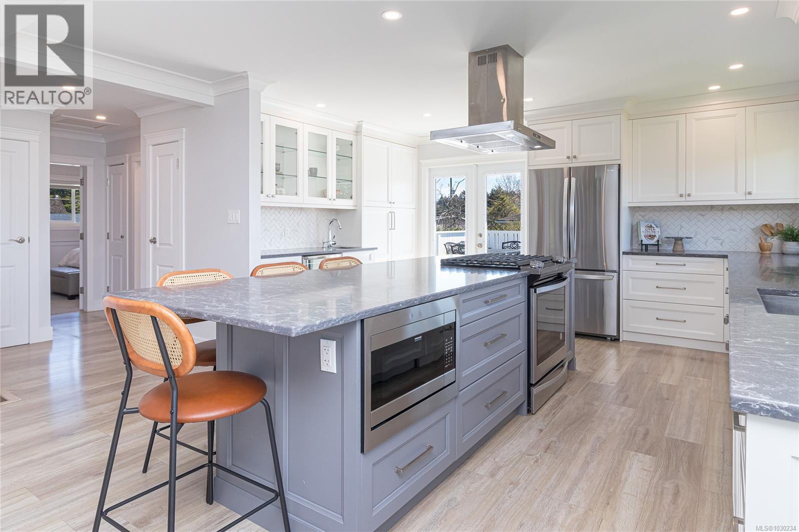  3960 Cherrilee Crescent, Saanich