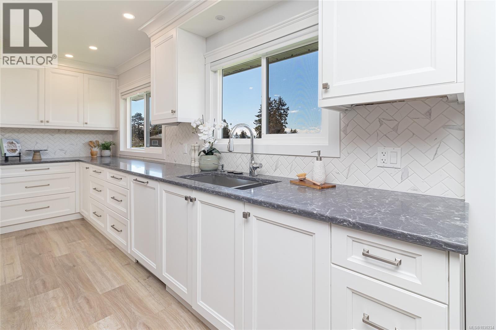  3960 Cherrilee Crescent, Saanich