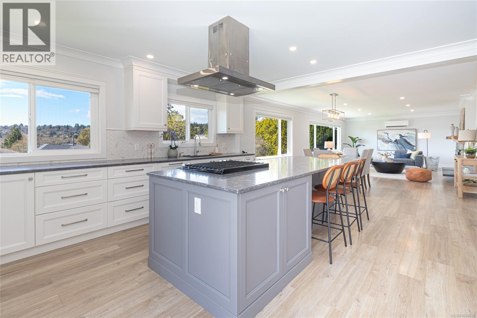  3960 Cherrilee Crescent, Saanich