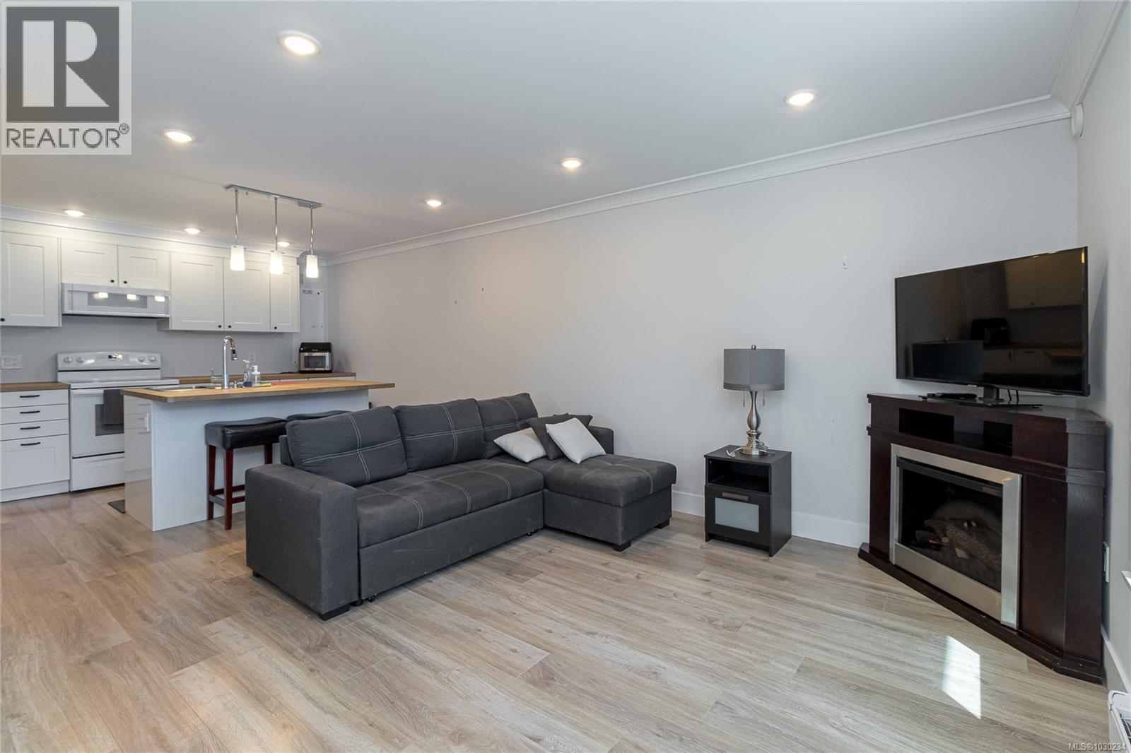  3960 Cherrilee Crescent, Saanich