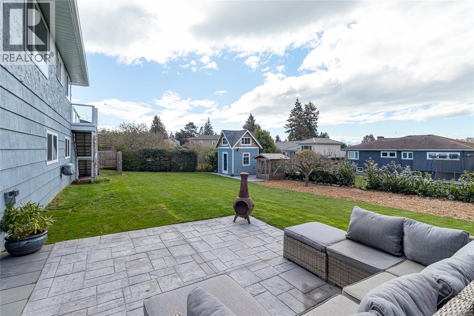  3960 Cherrilee Crescent, Saanich