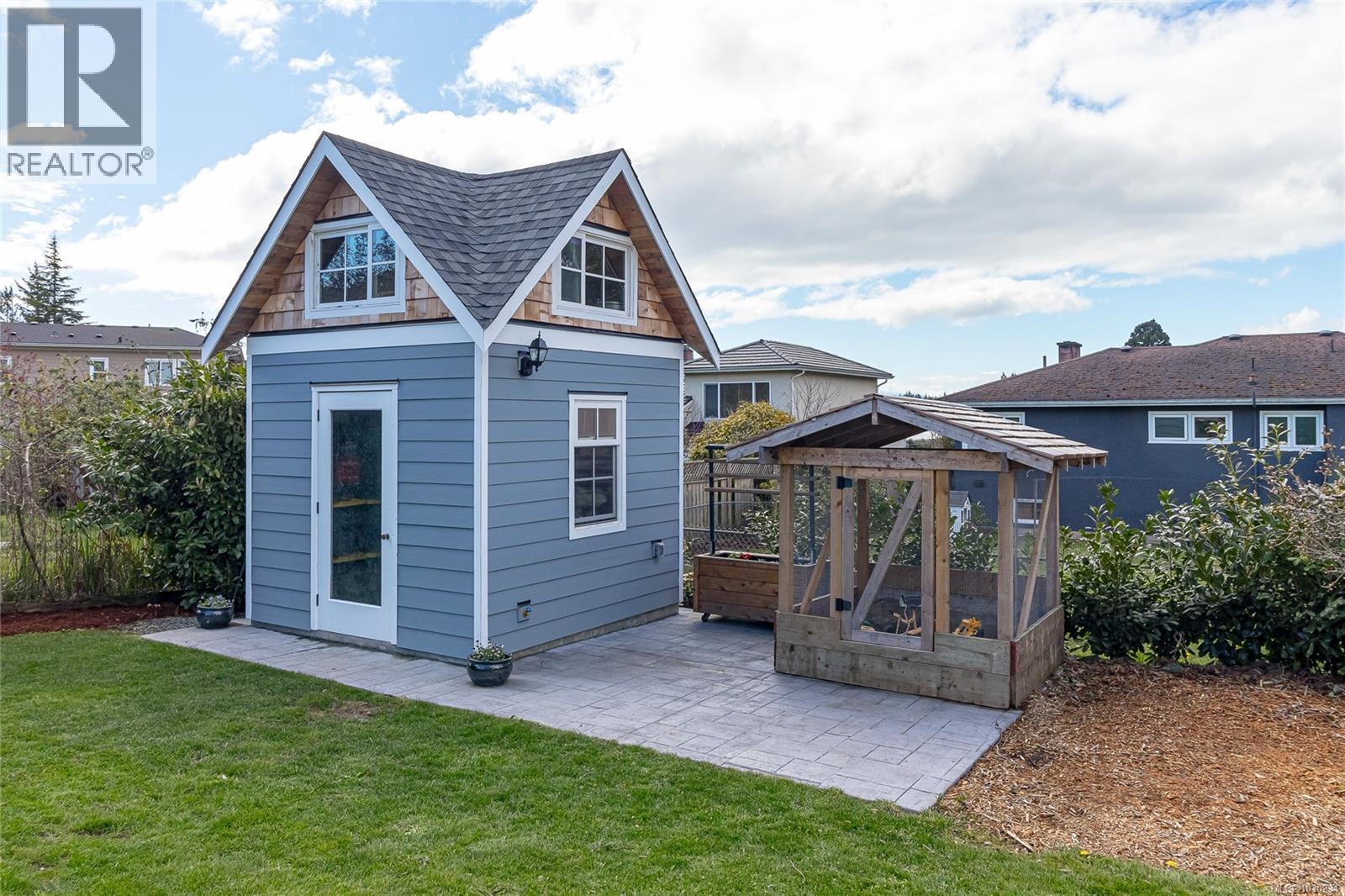  3960 Cherrilee Crescent, Saanich