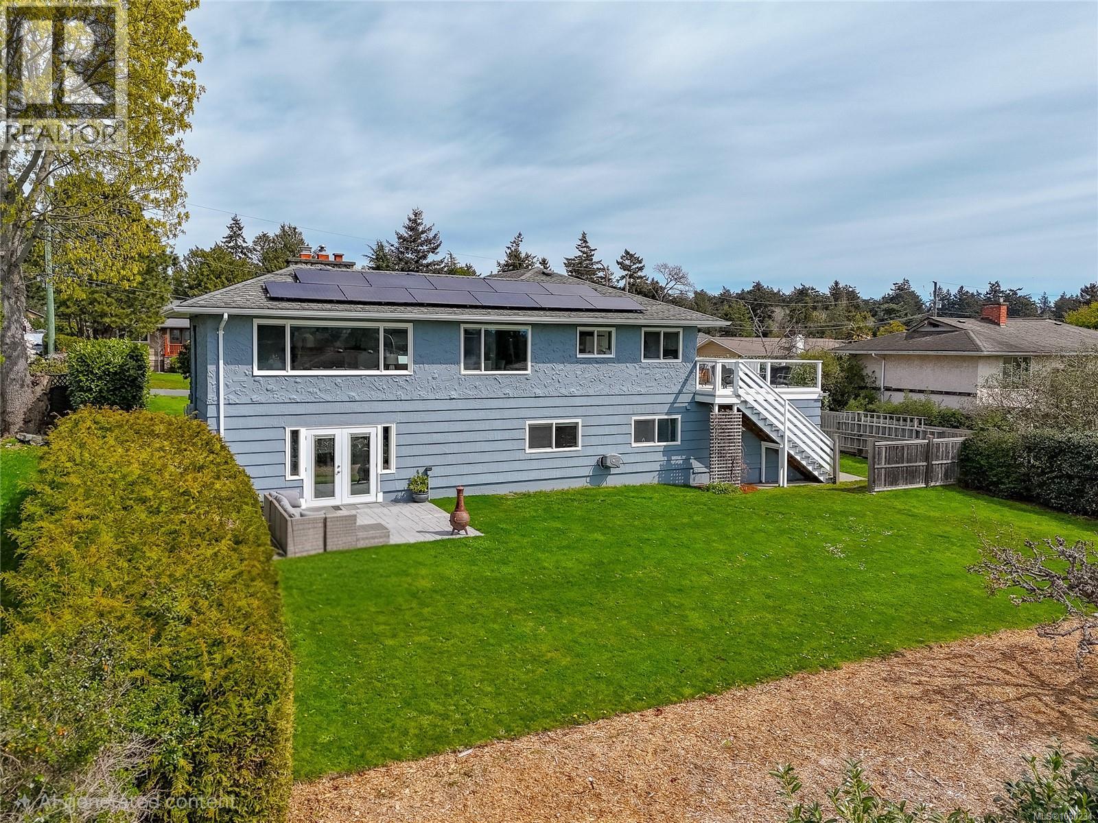  3960 Cherrilee Crescent, Saanich