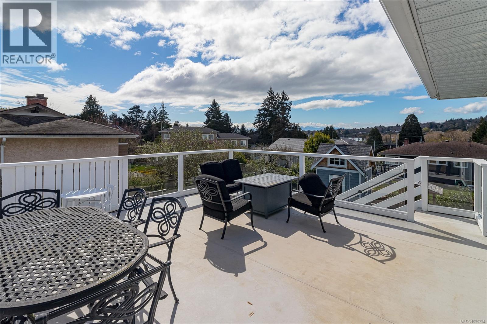  3960 Cherrilee Crescent, Saanich