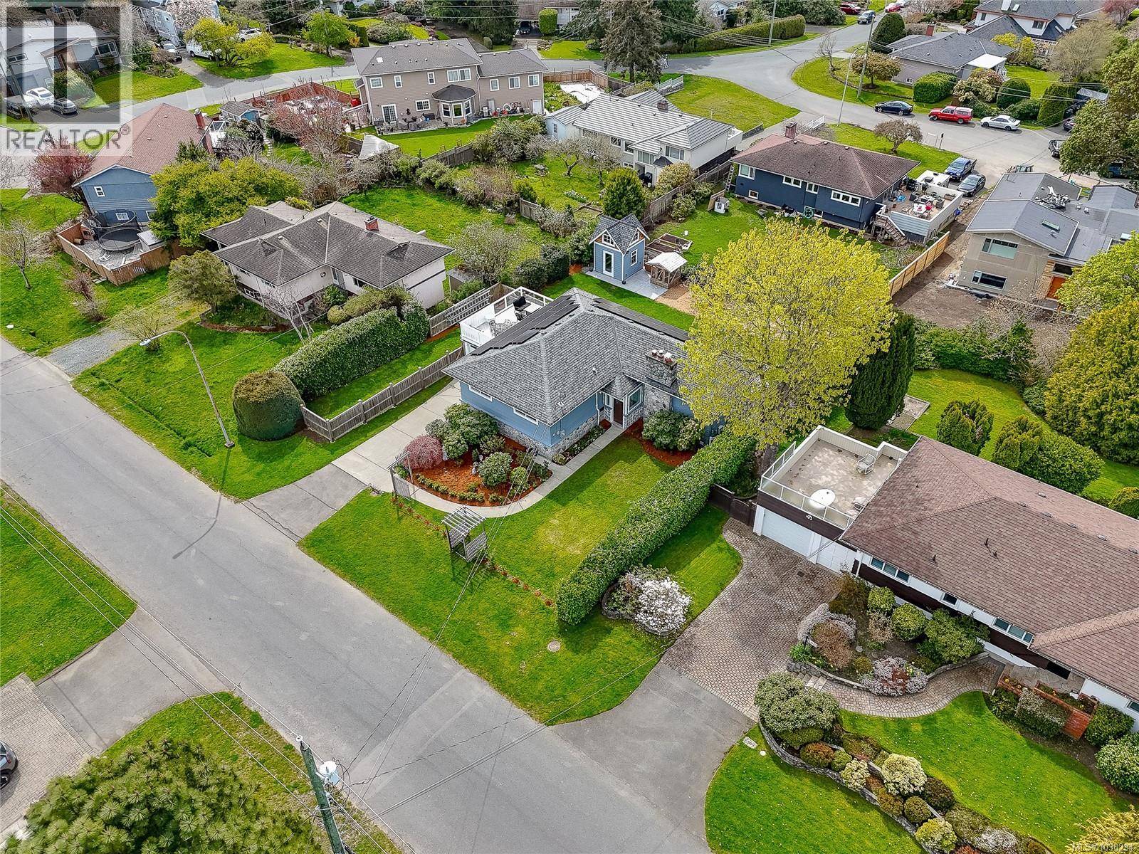  3960 Cherrilee Crescent, Saanich