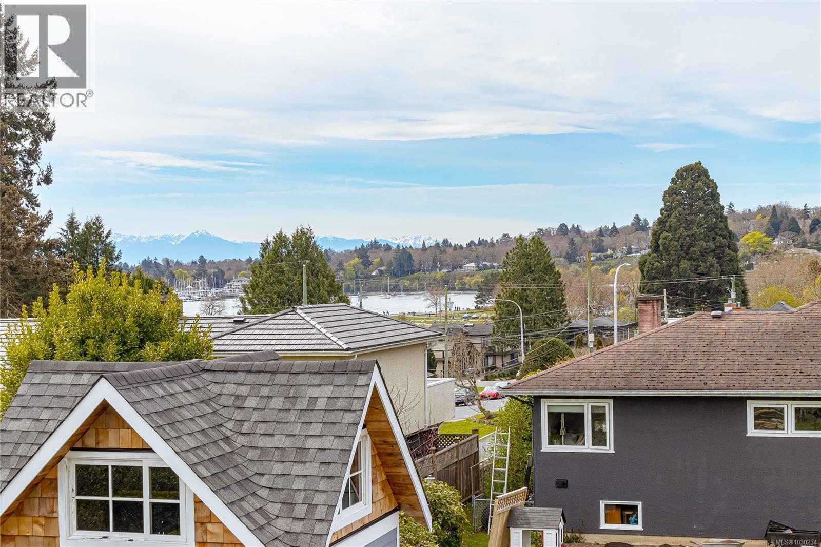  3960 Cherrilee Crescent, Saanich