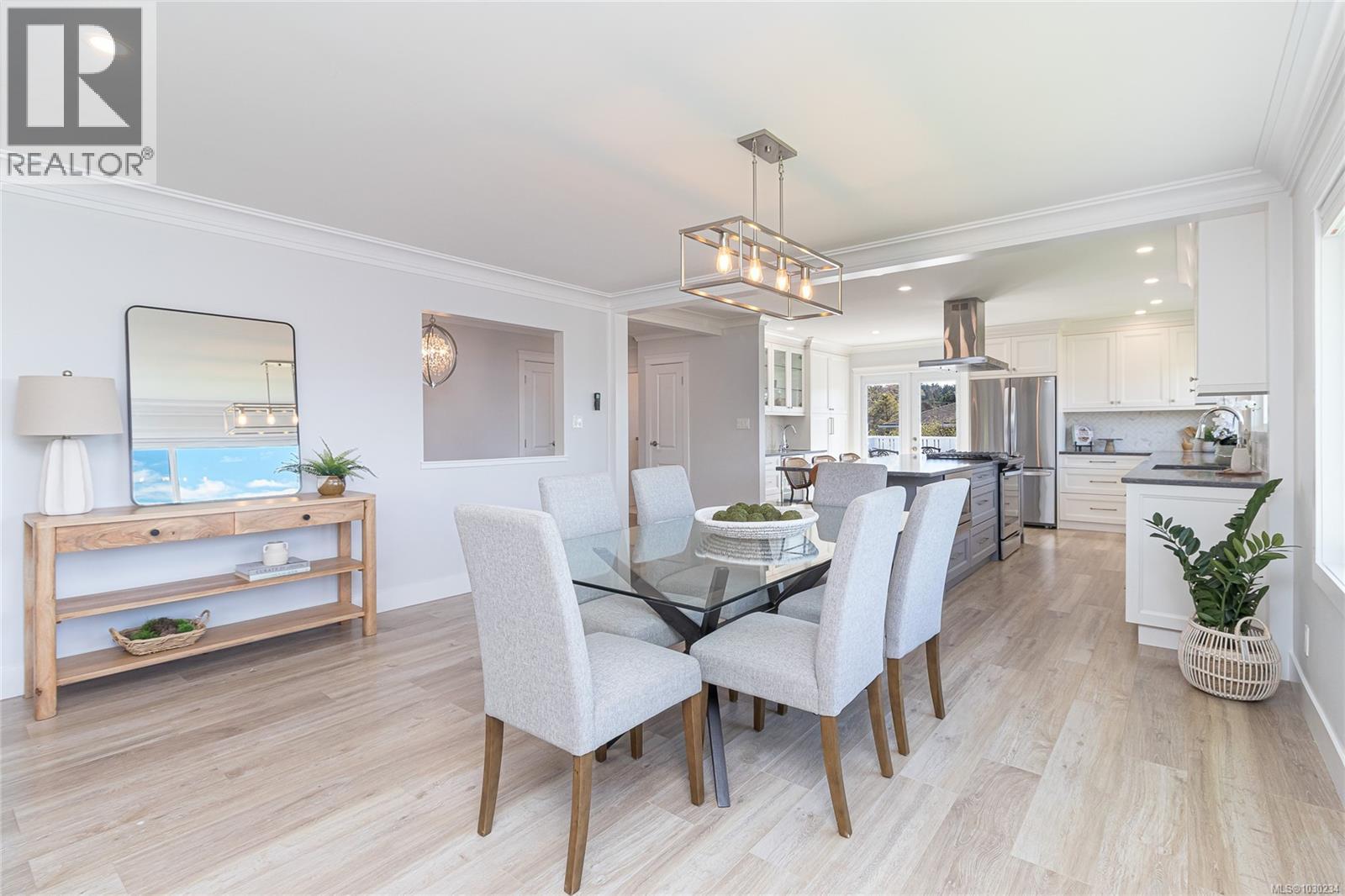  3960 Cherrilee Crescent, Saanich