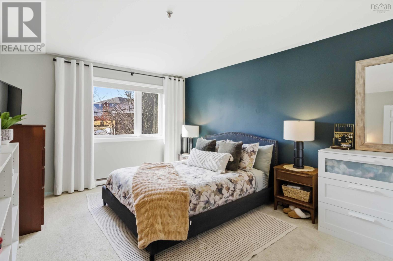 Property 21 of 30 of 12 77 FARNHAM GATE Road