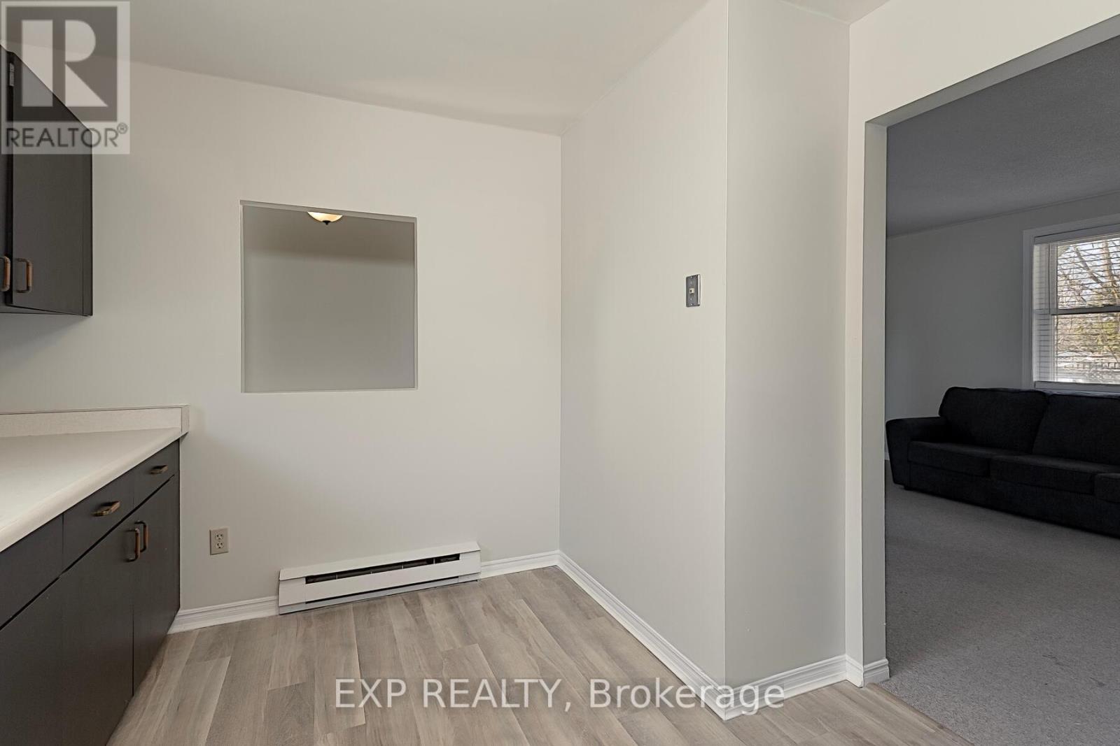 93 KING STREET E - 11