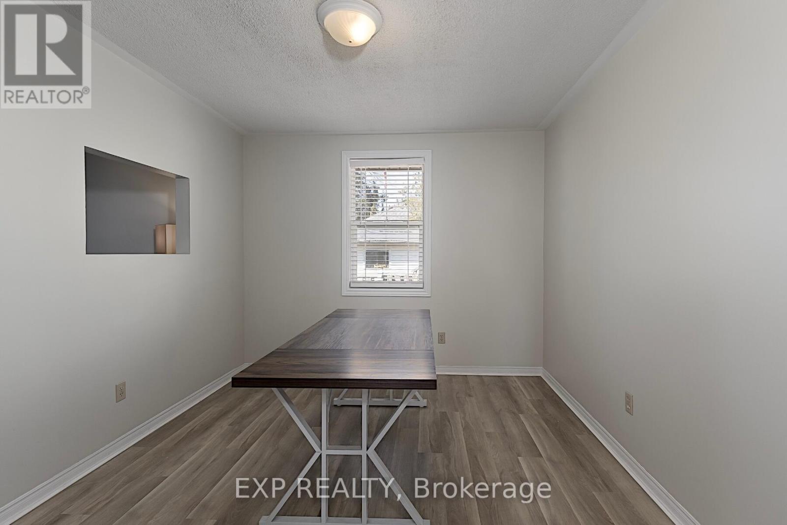 93 KING STREET E - 12