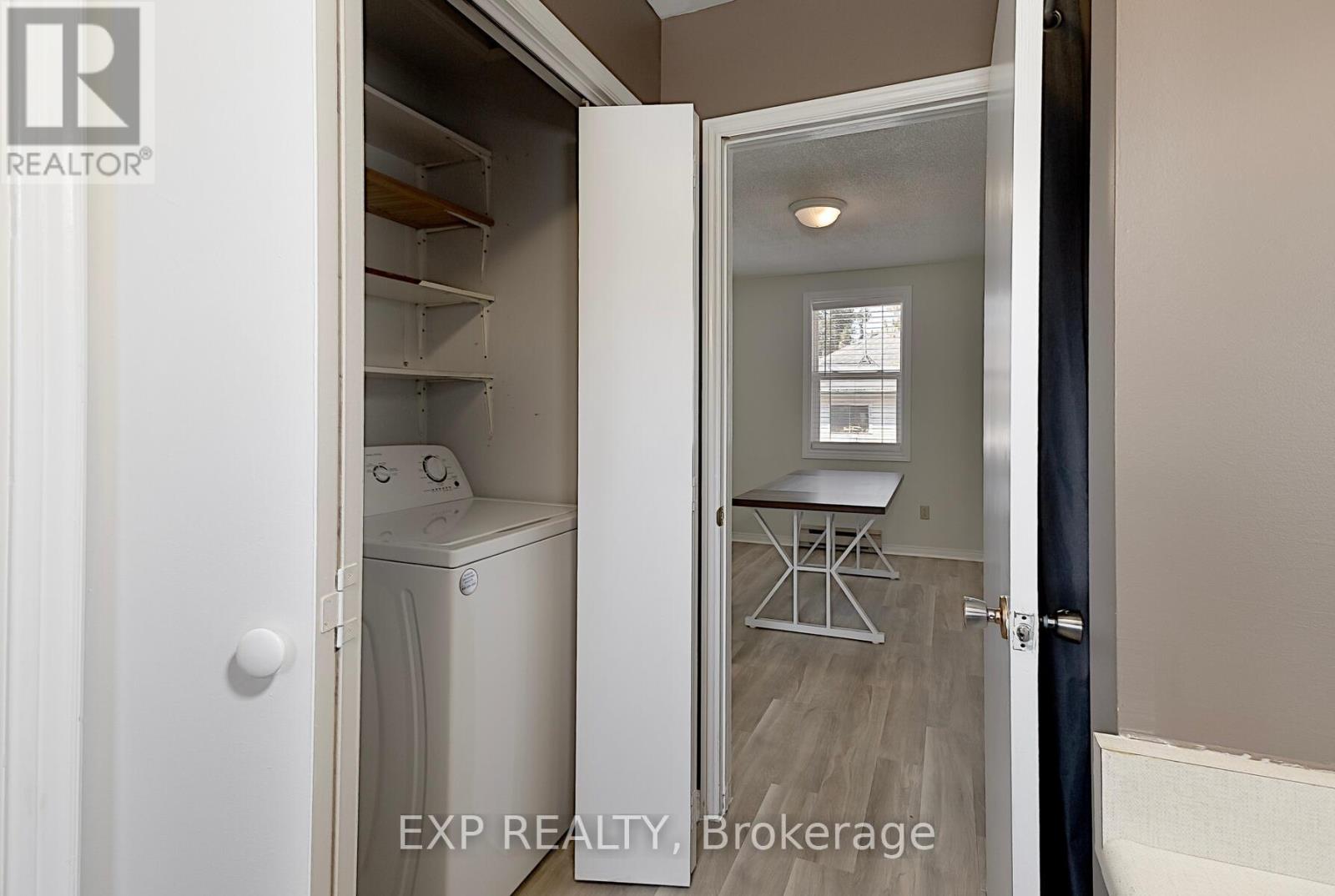 93 KING STREET E - 16