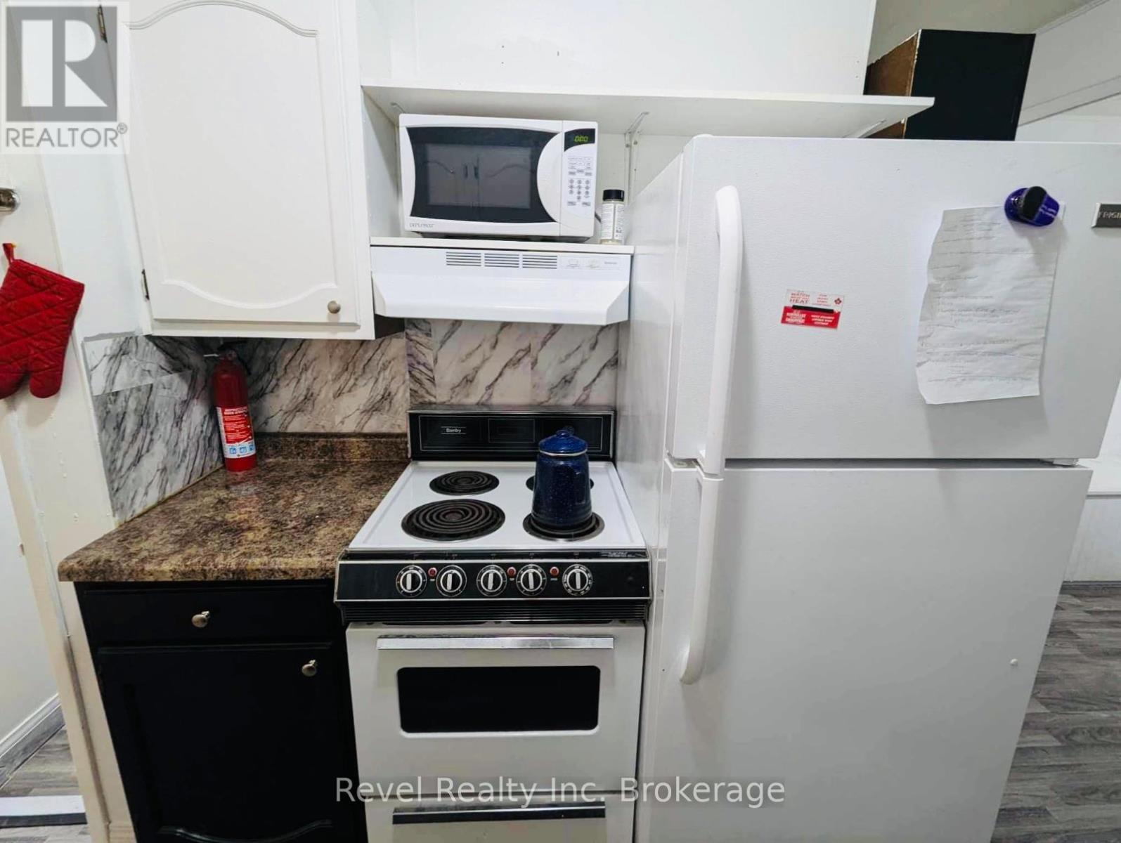 214 FOTHERINGHAM AVENUE - 6