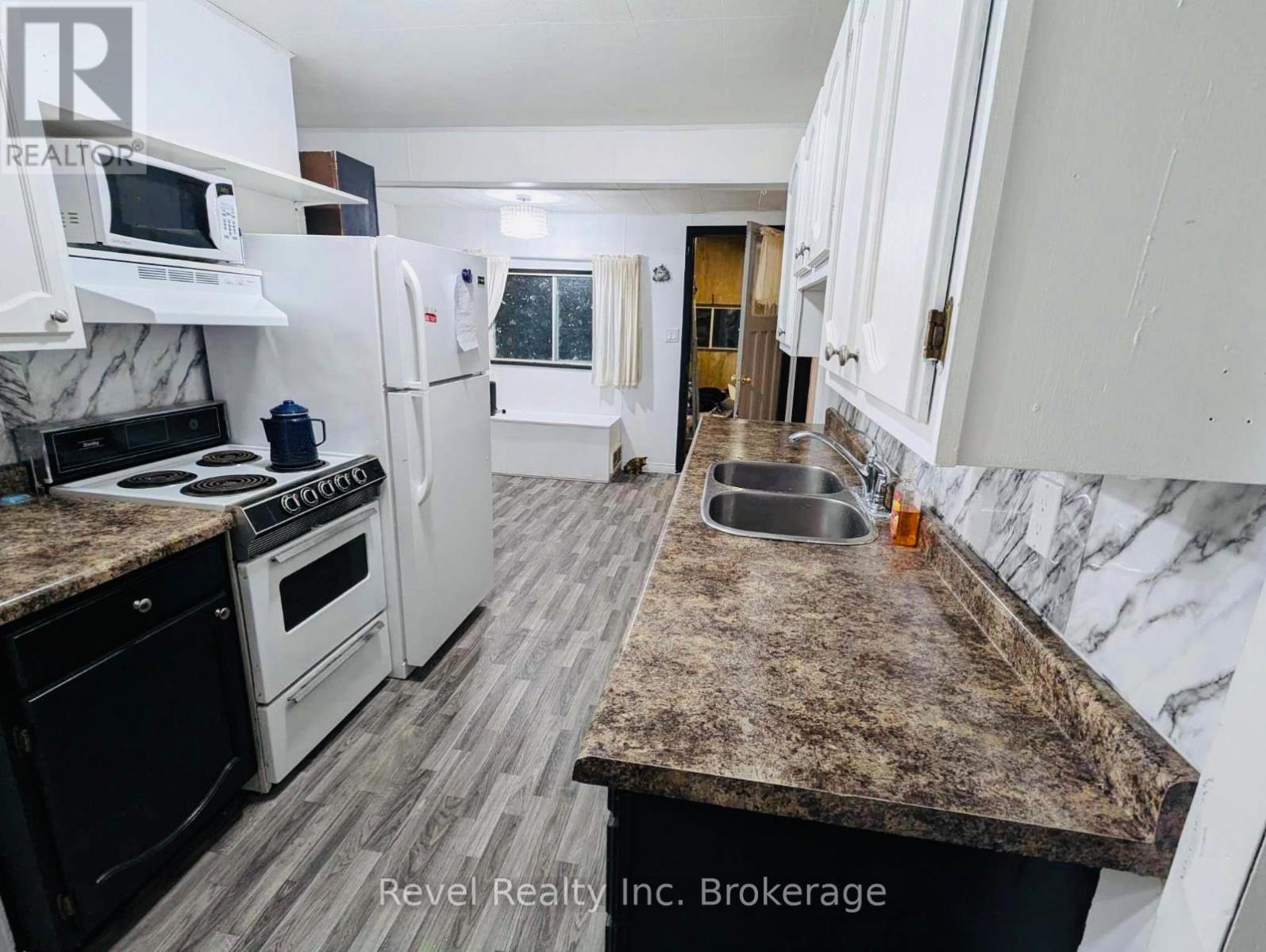 214 FOTHERINGHAM AVENUE - 7