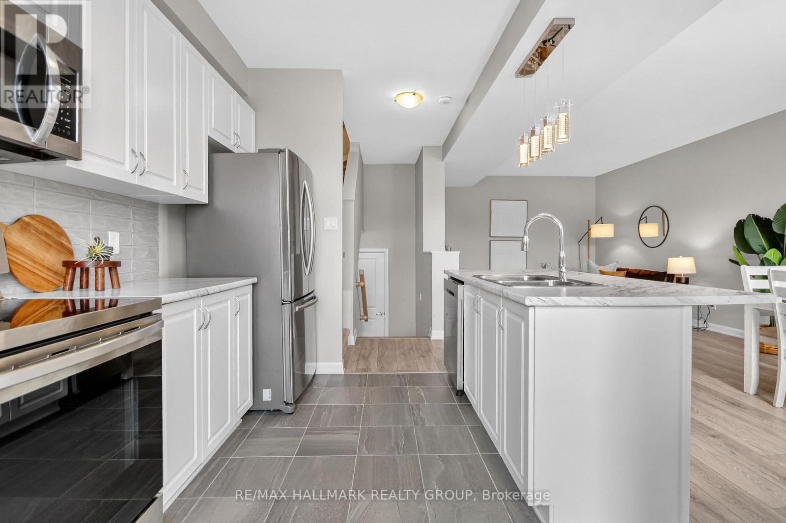 58 TEELIN CIRCLE - 18