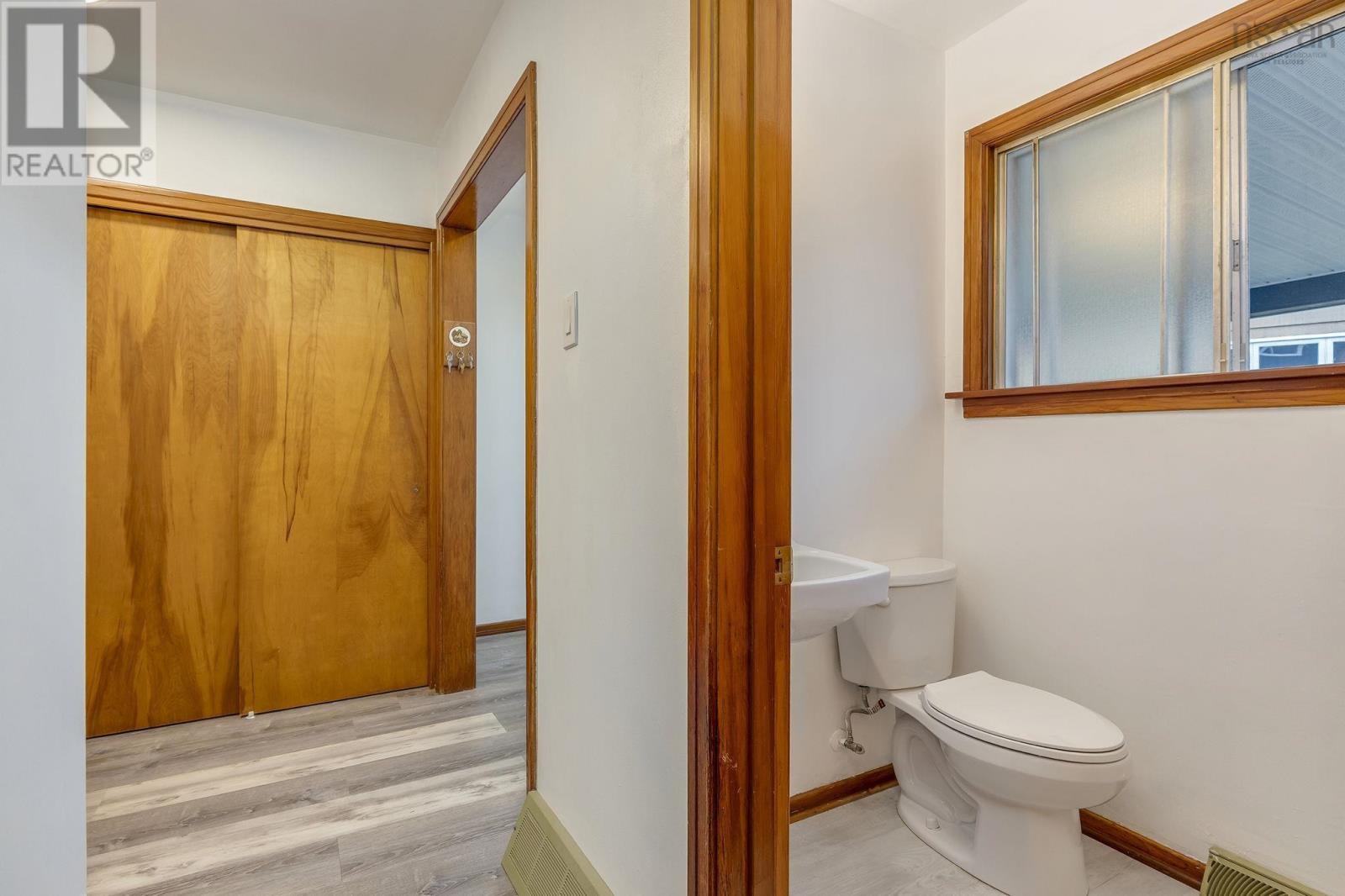 Property 23 of 30 of 7 Palisade Place