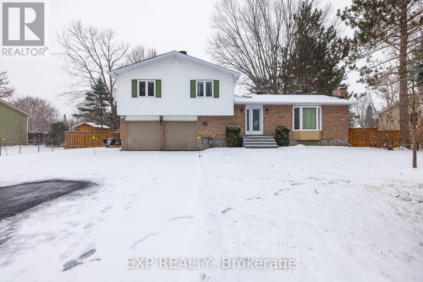 Double car garage with extra side laneway for RV