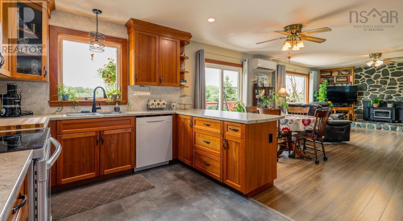 Property 22 of 38 of 998 Mood Road