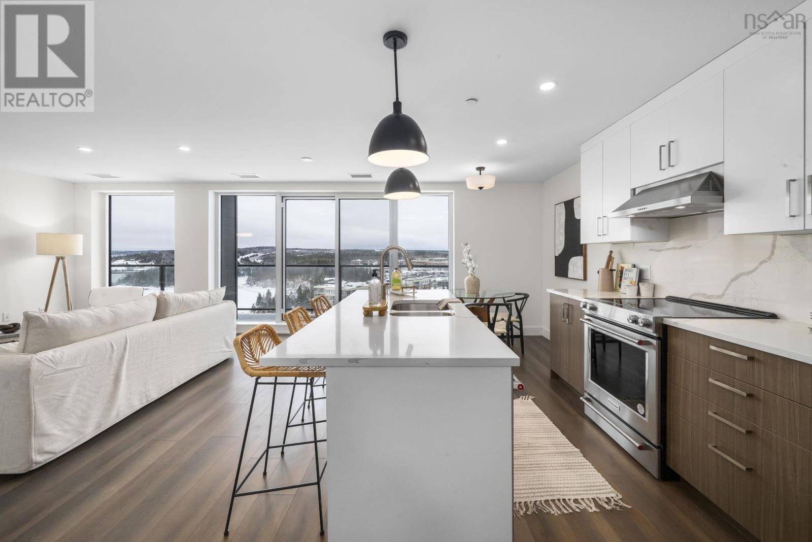 Property 25 of 45 of 1203 72 Seapoint Road