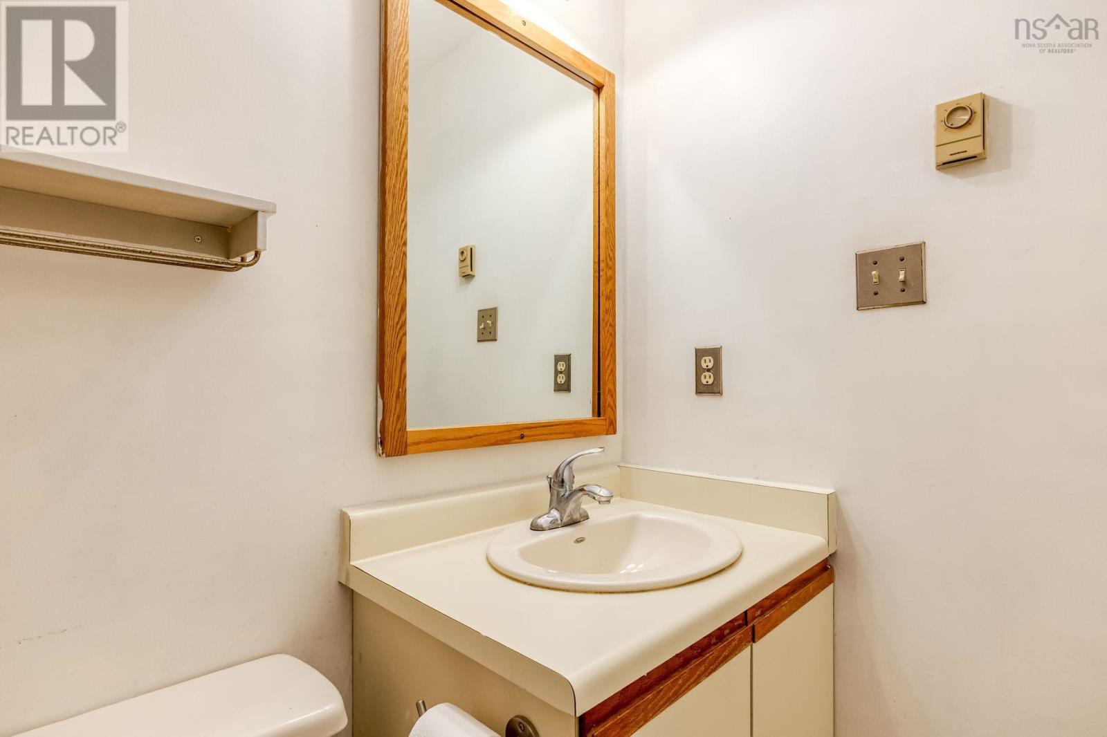 #306 110 FARNHAM GATE ROAD - 27