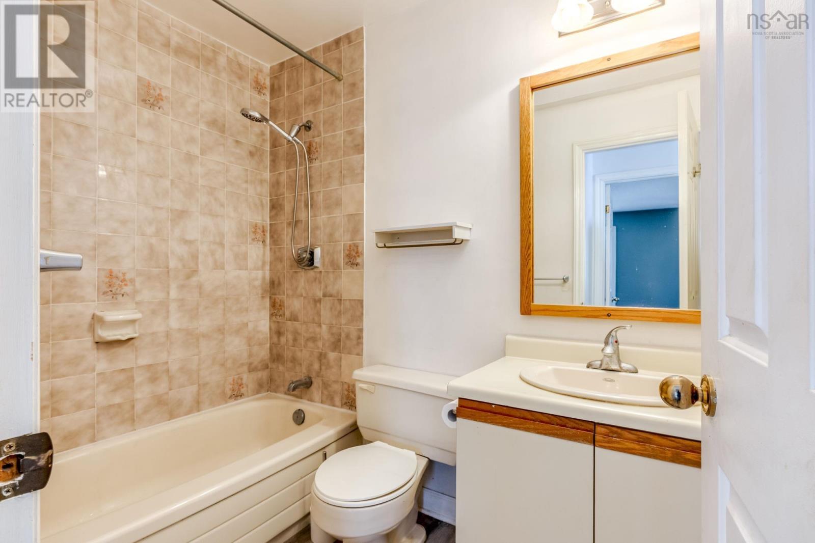 #306 110 FARNHAM GATE ROAD - 21