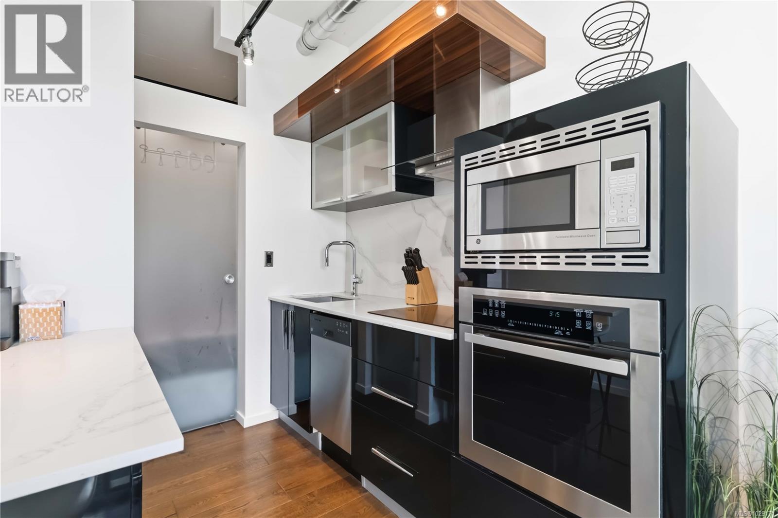 330 1029 View Street, Victoria