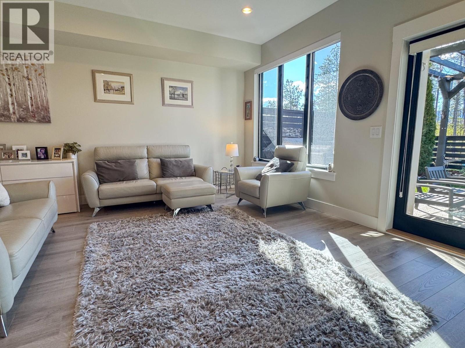 12798 Lake Hill Drive Unit# 26, Lake Country