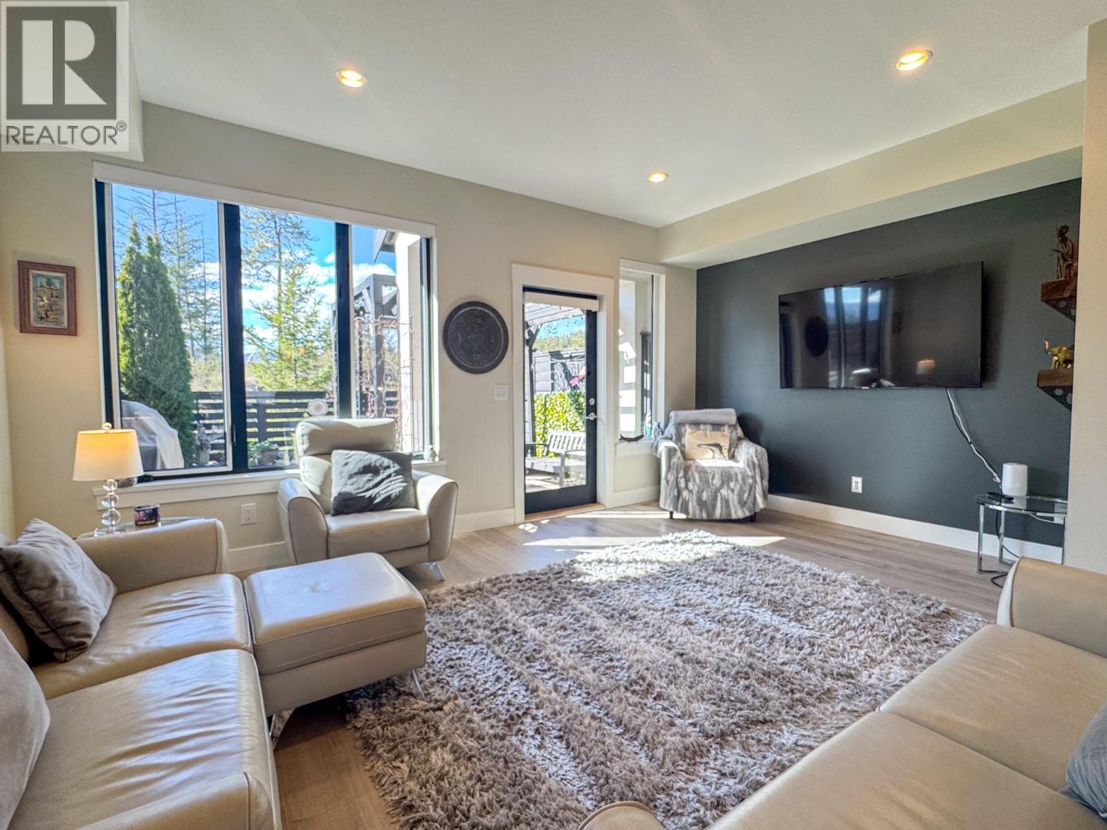 12798 Lake Hill Drive Unit# 26, Lake Country