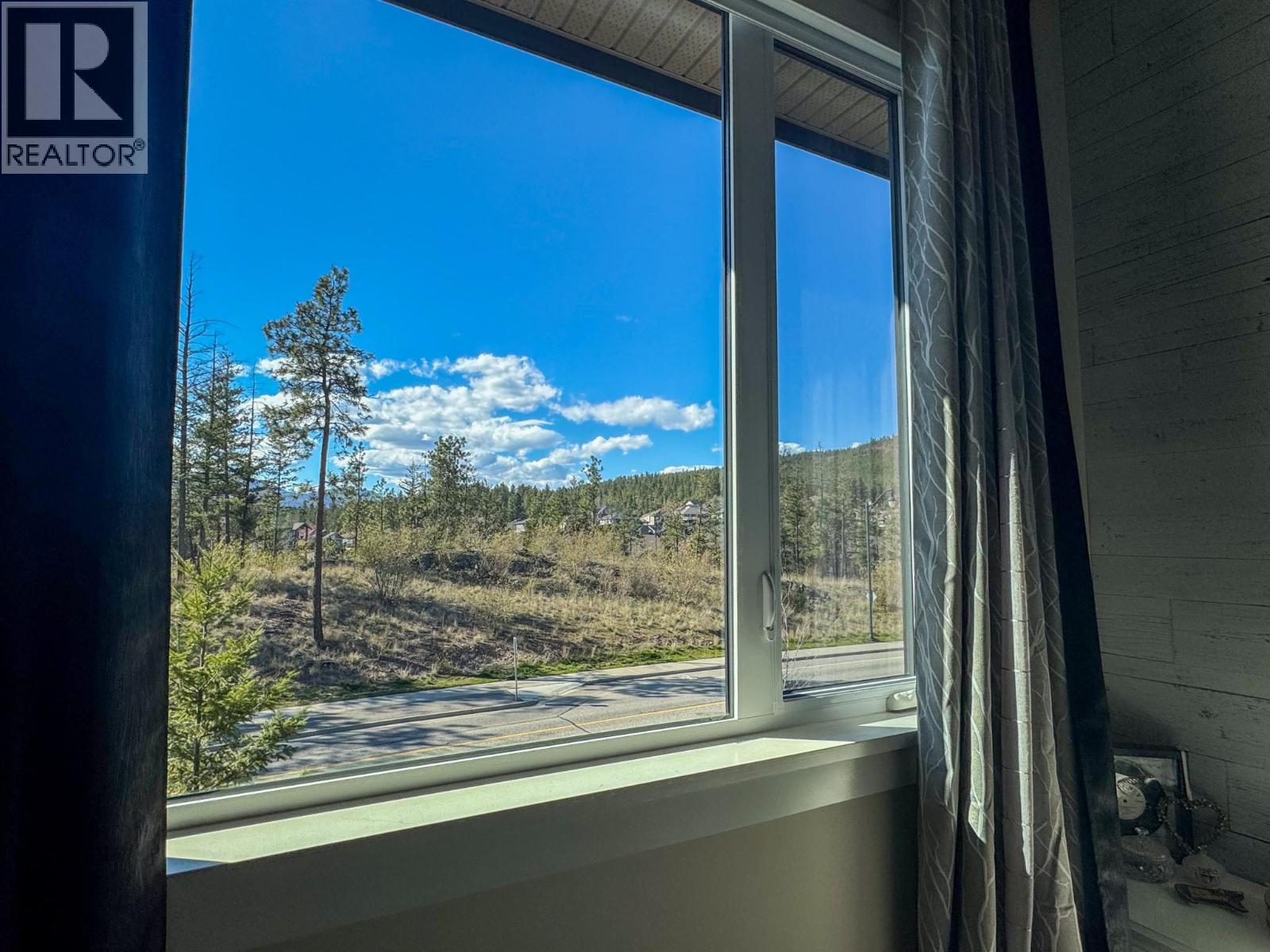 12798 Lake Hill Drive Unit# 26, Lake Country